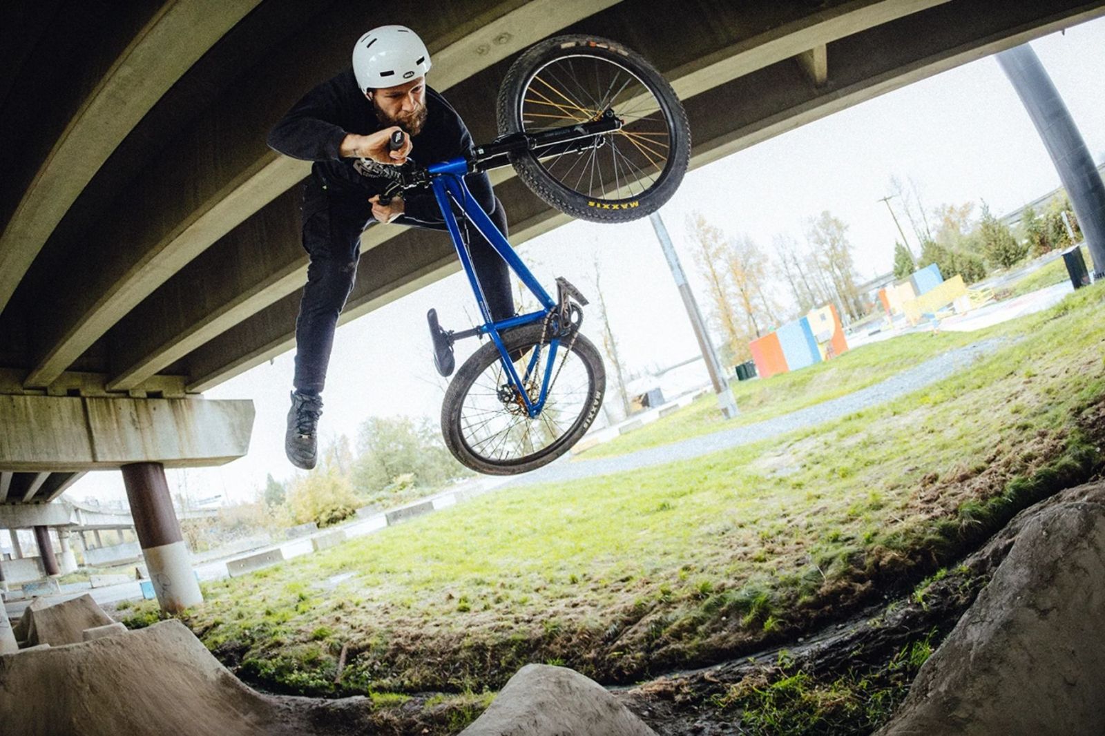 Buy Dirt Jump Mountain Bikes in Melbourne at Casey Cycles, shop online or visit our local bike store today in the south east suburb of Cranbourne.