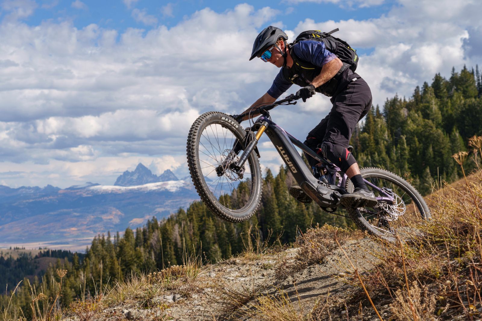 Buy Giant E-Bikes in Melbourne at Casey Cycles, shop online or visit our local bike store today in the south east suburb of Cranbourne.